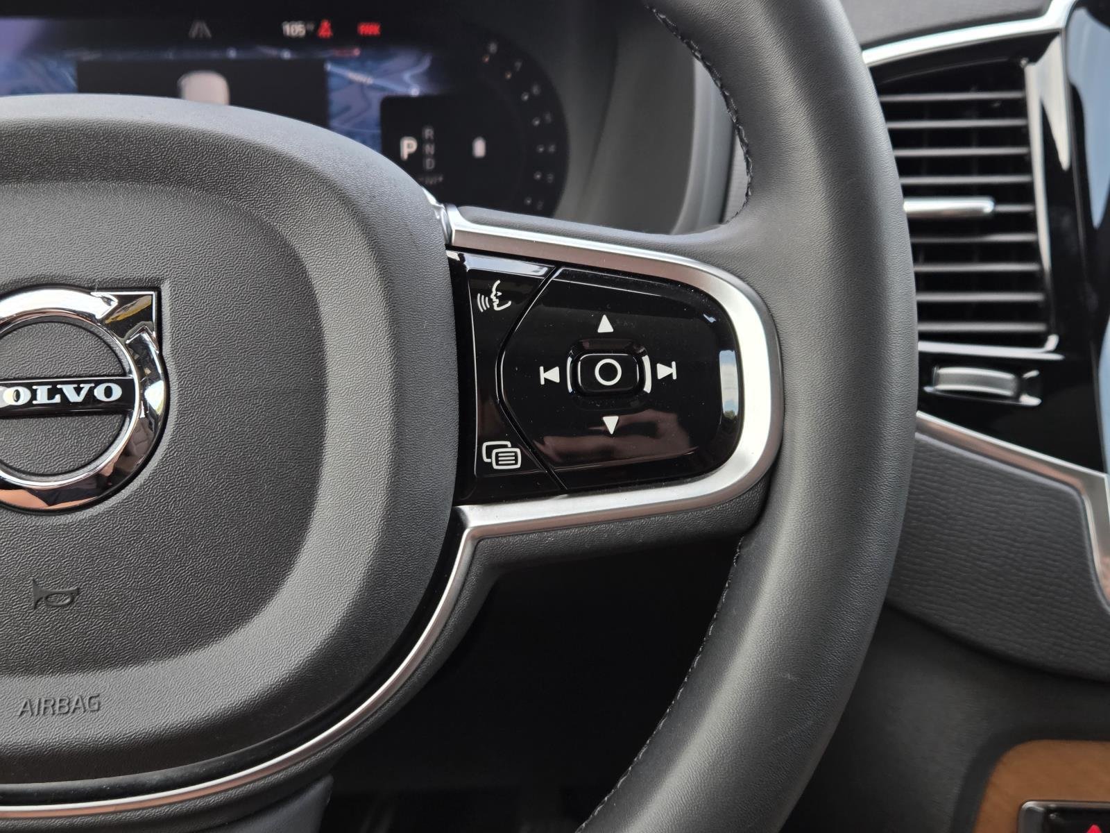 Used 2024 Onyx Black Metallic Volvo Plus Bright Theme image 21
