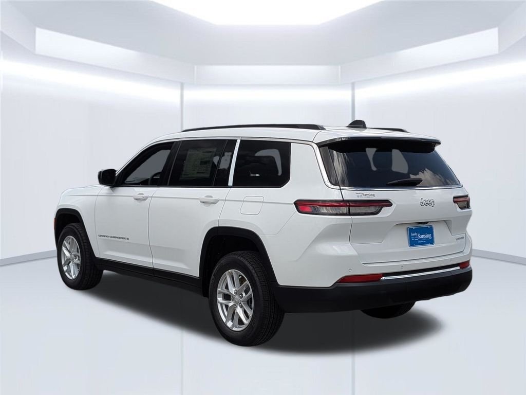 New 2026 Bright White Clear-Coat Exterior Paint Jeep Laredo image 3
