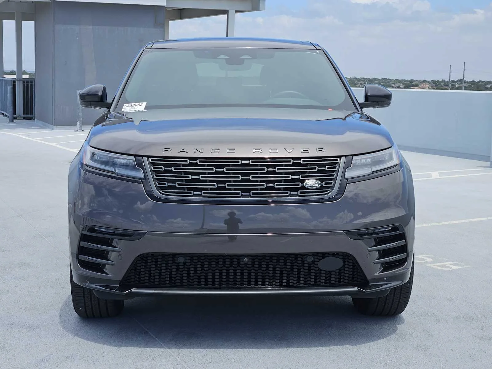 Certified Used 2026 Charente Grey Premium Metallic Land Rover Dynamic SE image 3