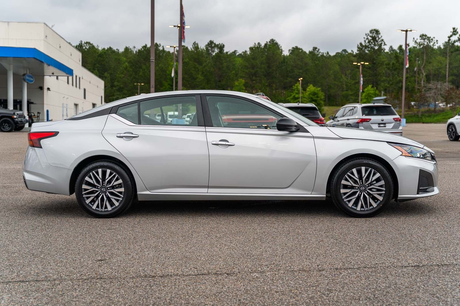2024 Nissan Altima SV - Photo 8