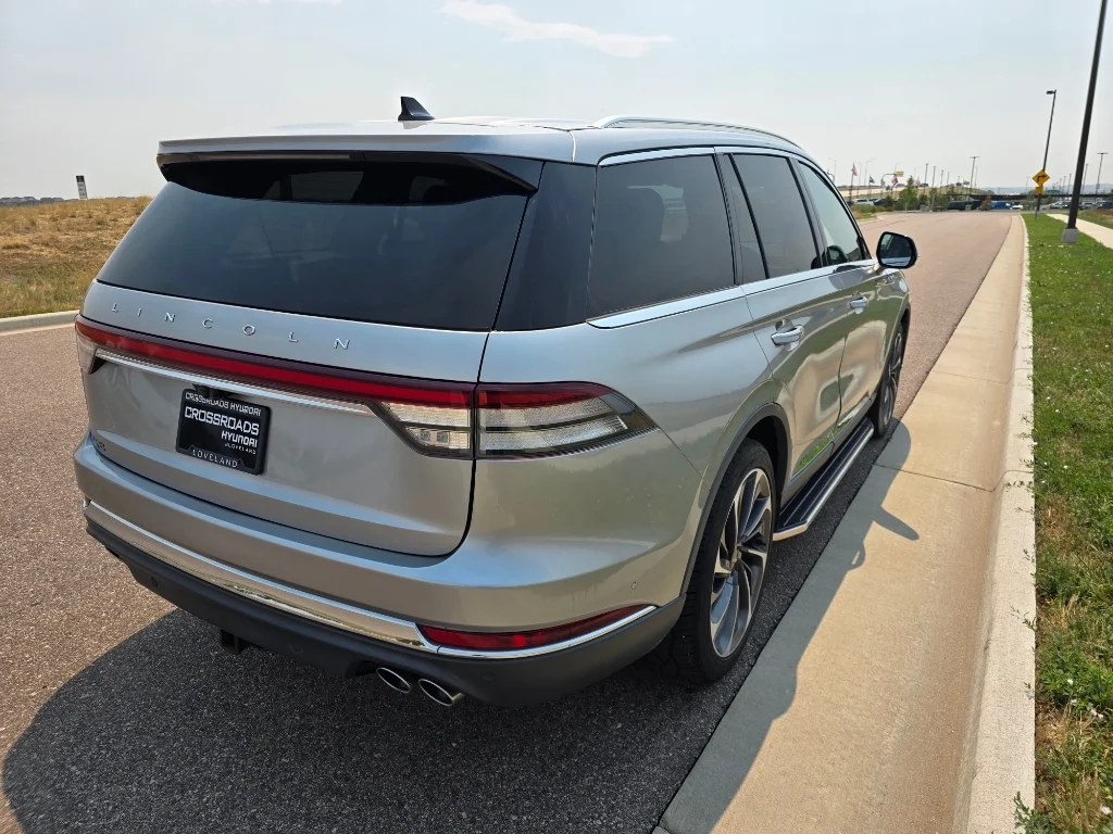 Used 2022 Silver Radiance Metallic Clearcoat Lincoln Reserve image 5