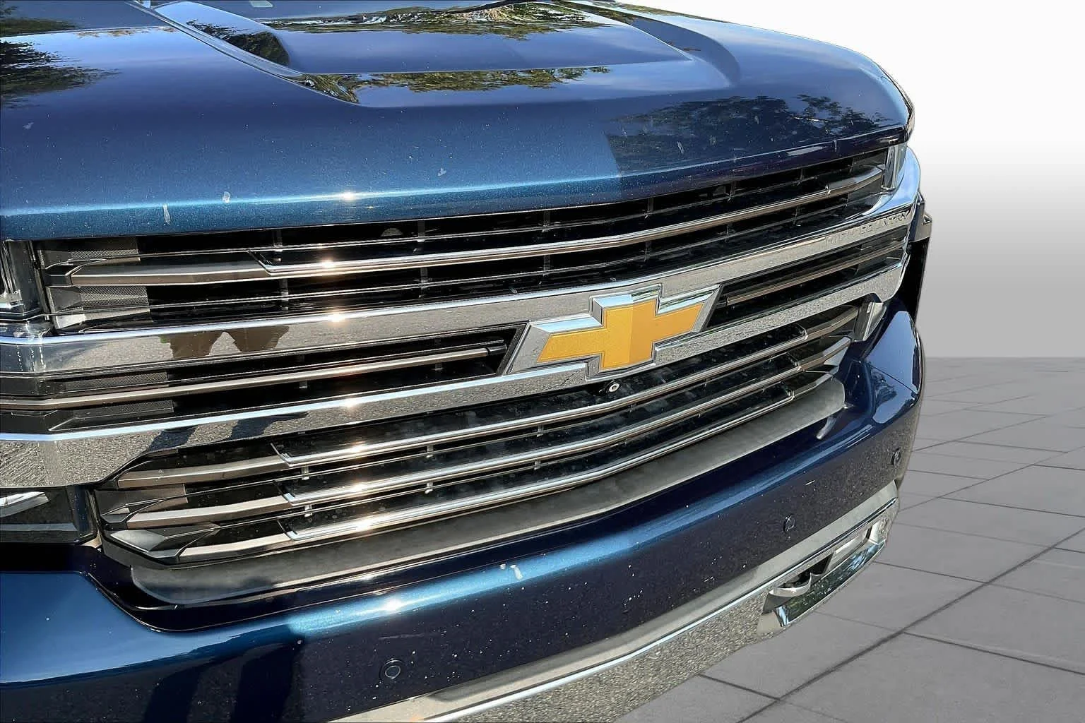 Used 2019 Northsky Blue Metallic Chevrolet High Country image 29