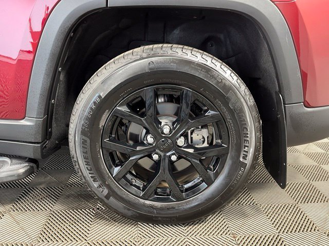 Used 2025 Red Jeep Altitude image 10