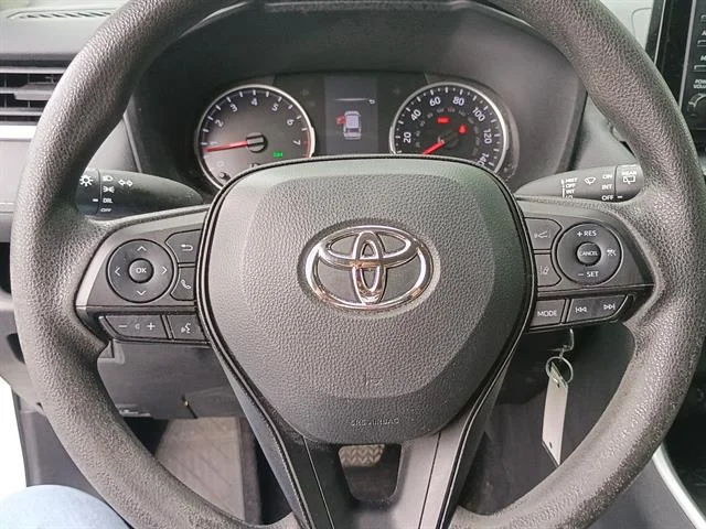 Used 2022 White Toyota LE image 22