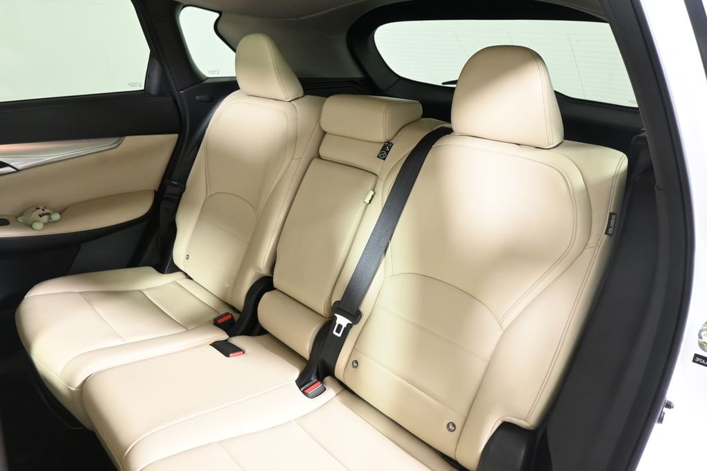 Certified Used 2021 White INFINITI LUXE image 4