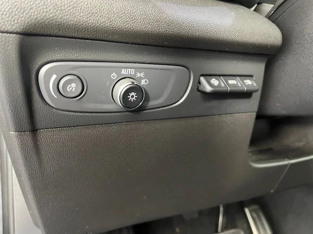 Used 2022 Black Buick Essence image 16