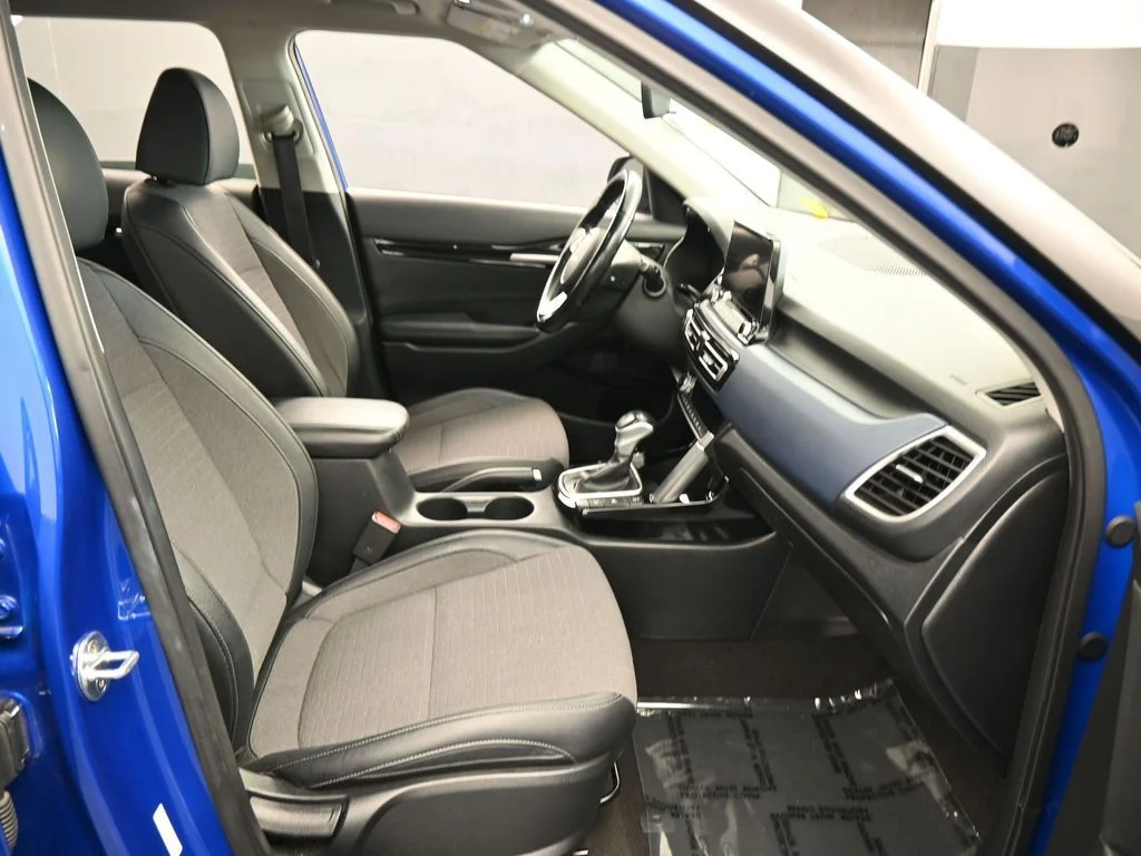 Used 2022 Neptune Blue Kia Nightfall image 39