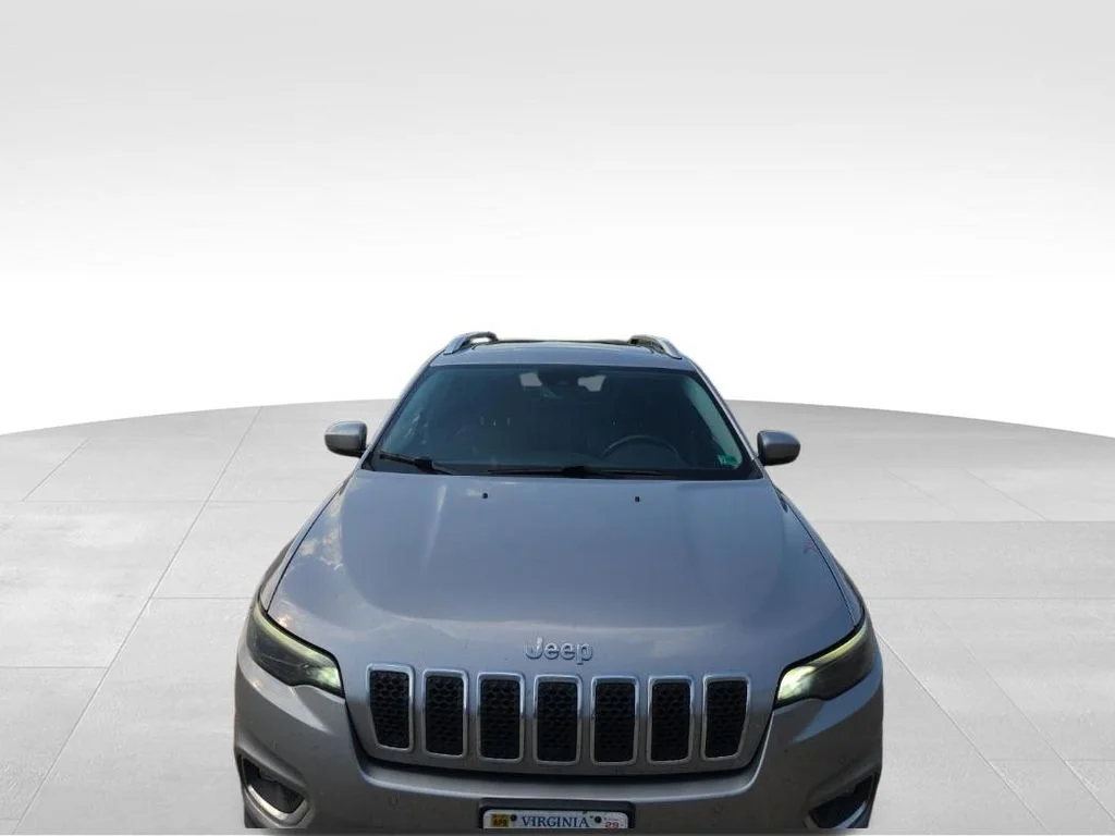 Used 2021 Silver Jeep Limited image 3