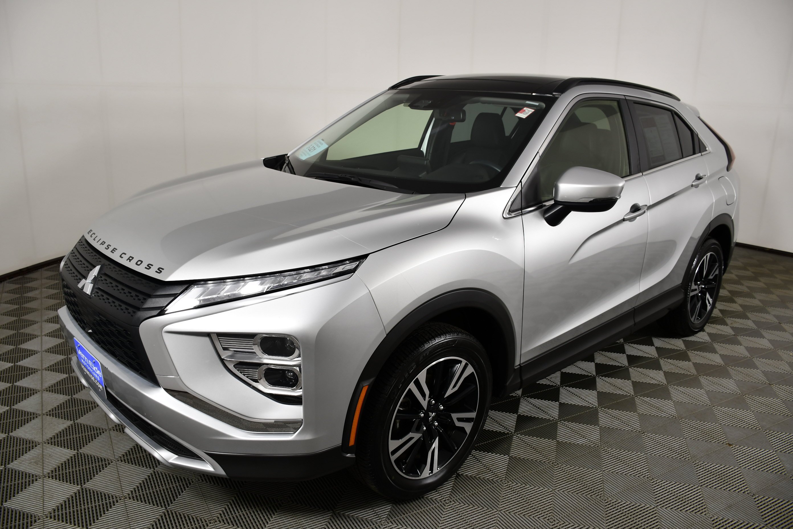 Certified Used 2024 Alloy Silver Metallic Mitsubishi SE image 10