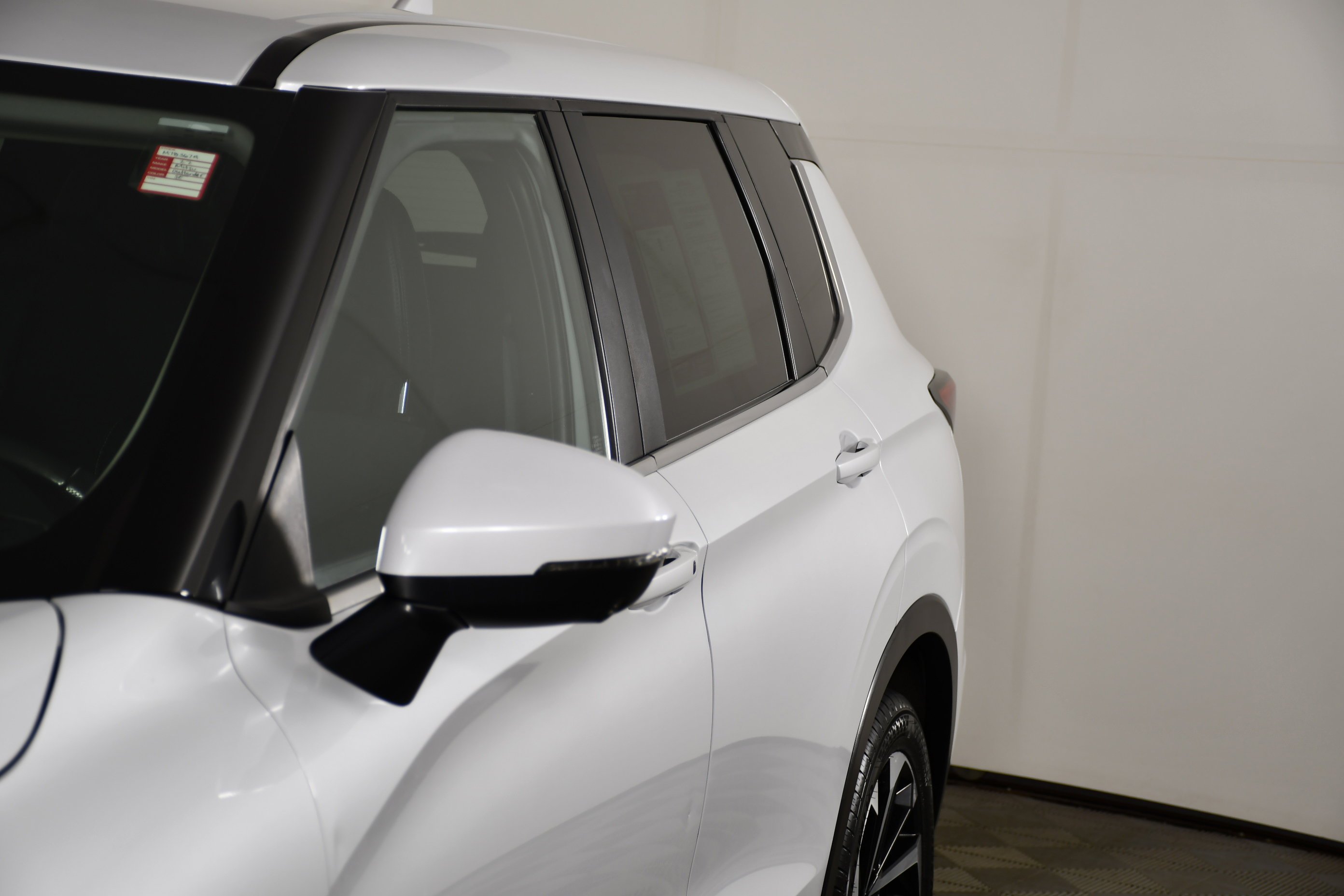 Certified Used 2022 White Diamond Mitsubishi SE image 13