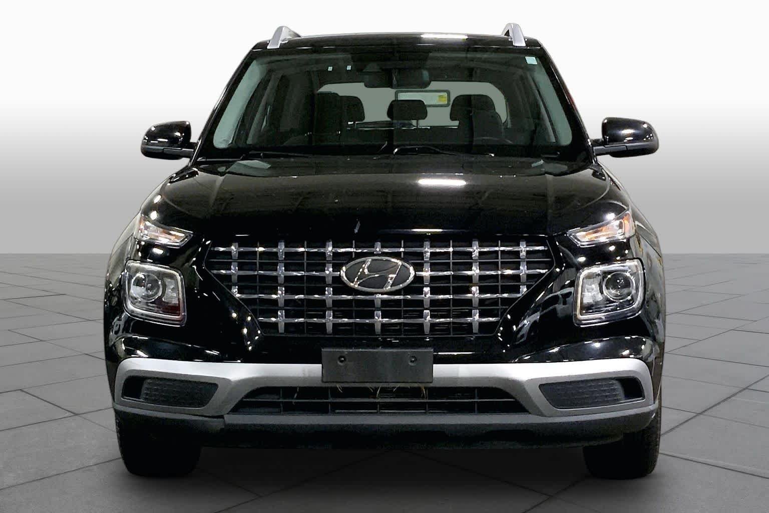 Used 2022 Black Noir Pearl Hyundai SEL image 4