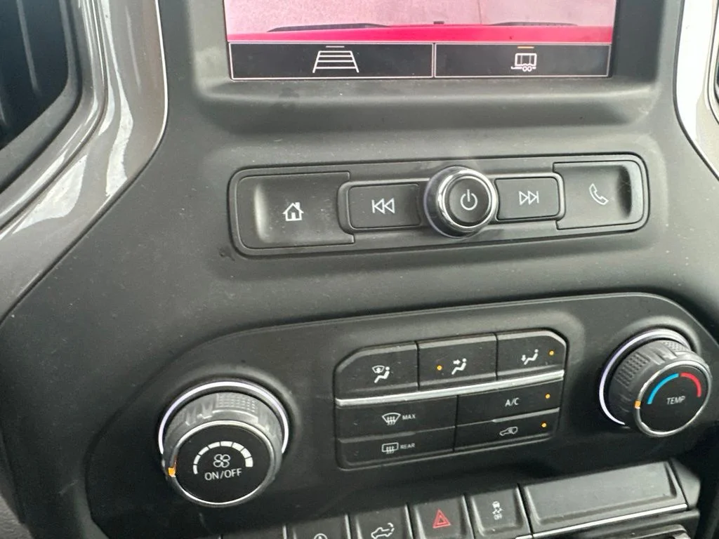 Used 2022 Red Chevrolet Custom image 16