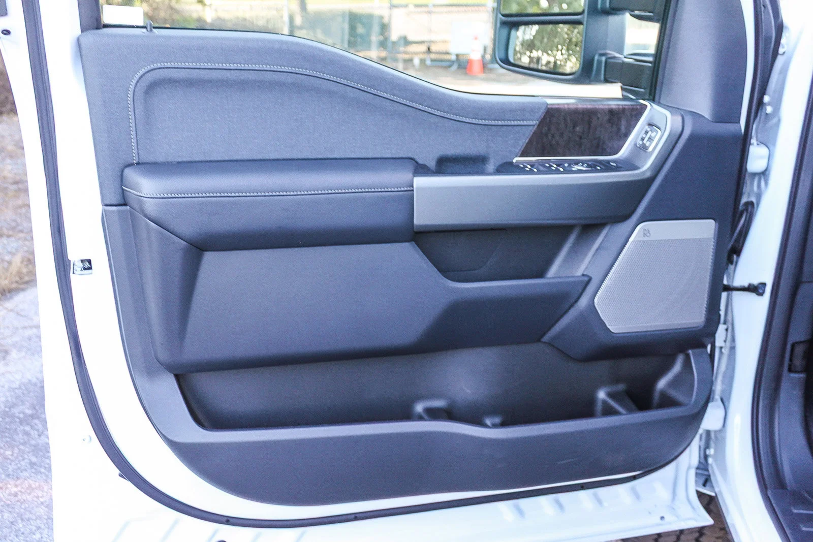 New 2026 Oxford White Ford F-350® Lariat® image 23