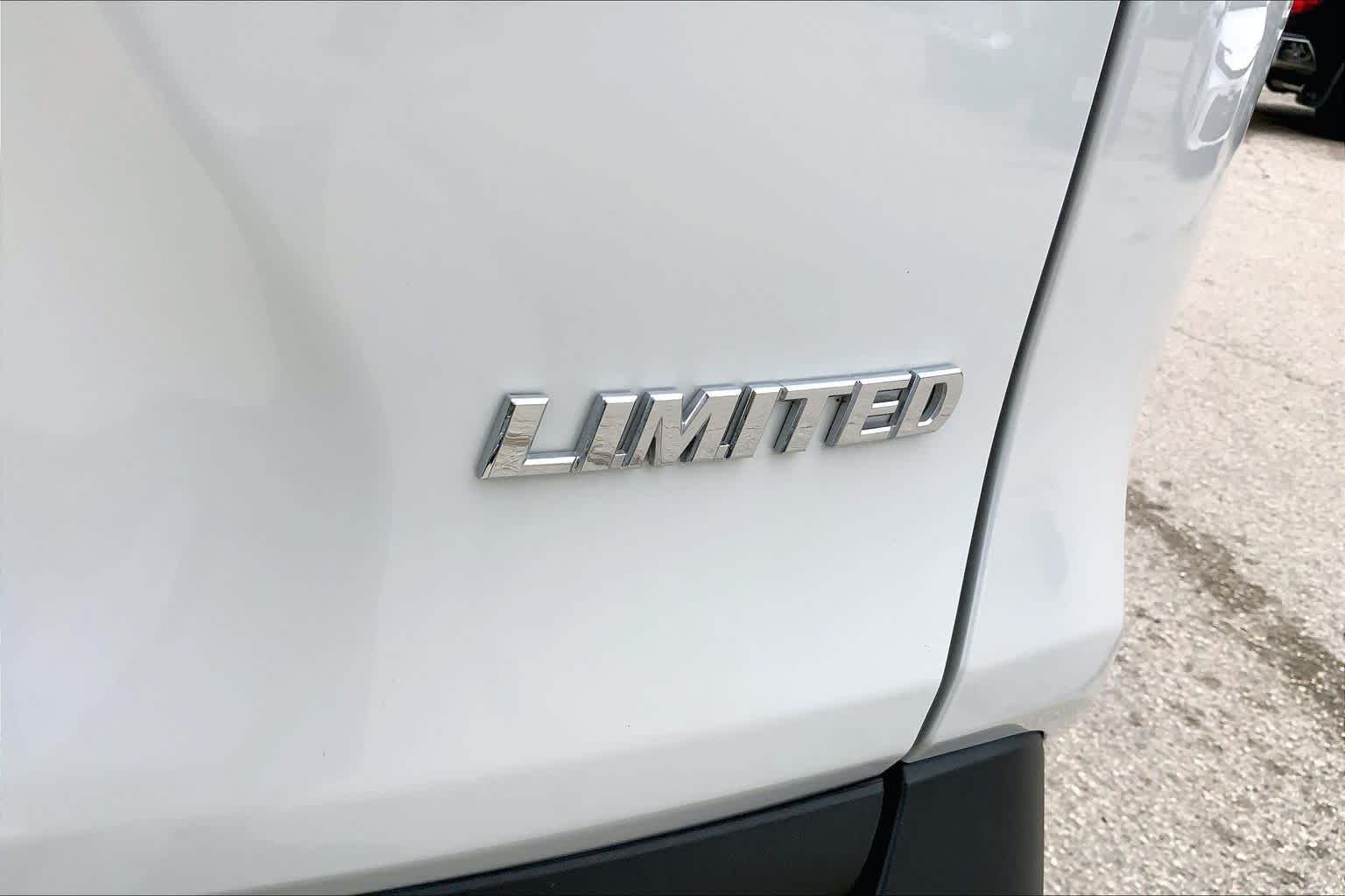 Used 2025 Wind Chill Pearl Toyota Limited image 10