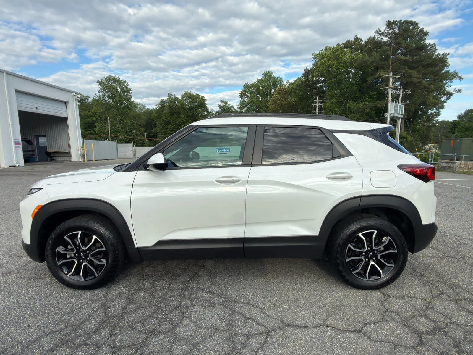 Used 2025 Iridescent Pearl Tricoat Chevrolet ACTIV image 2