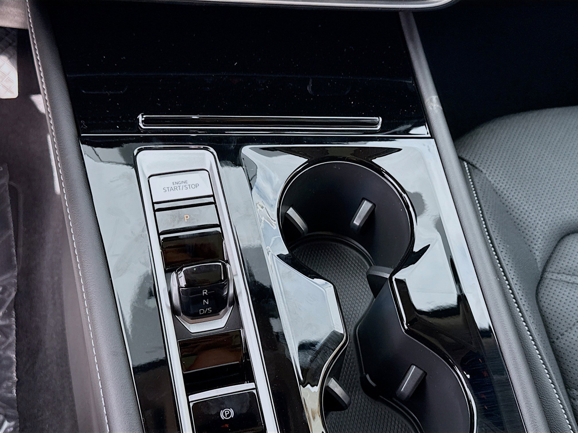 2026 Volkswagen Atlas SE w/Tech - Photo 15