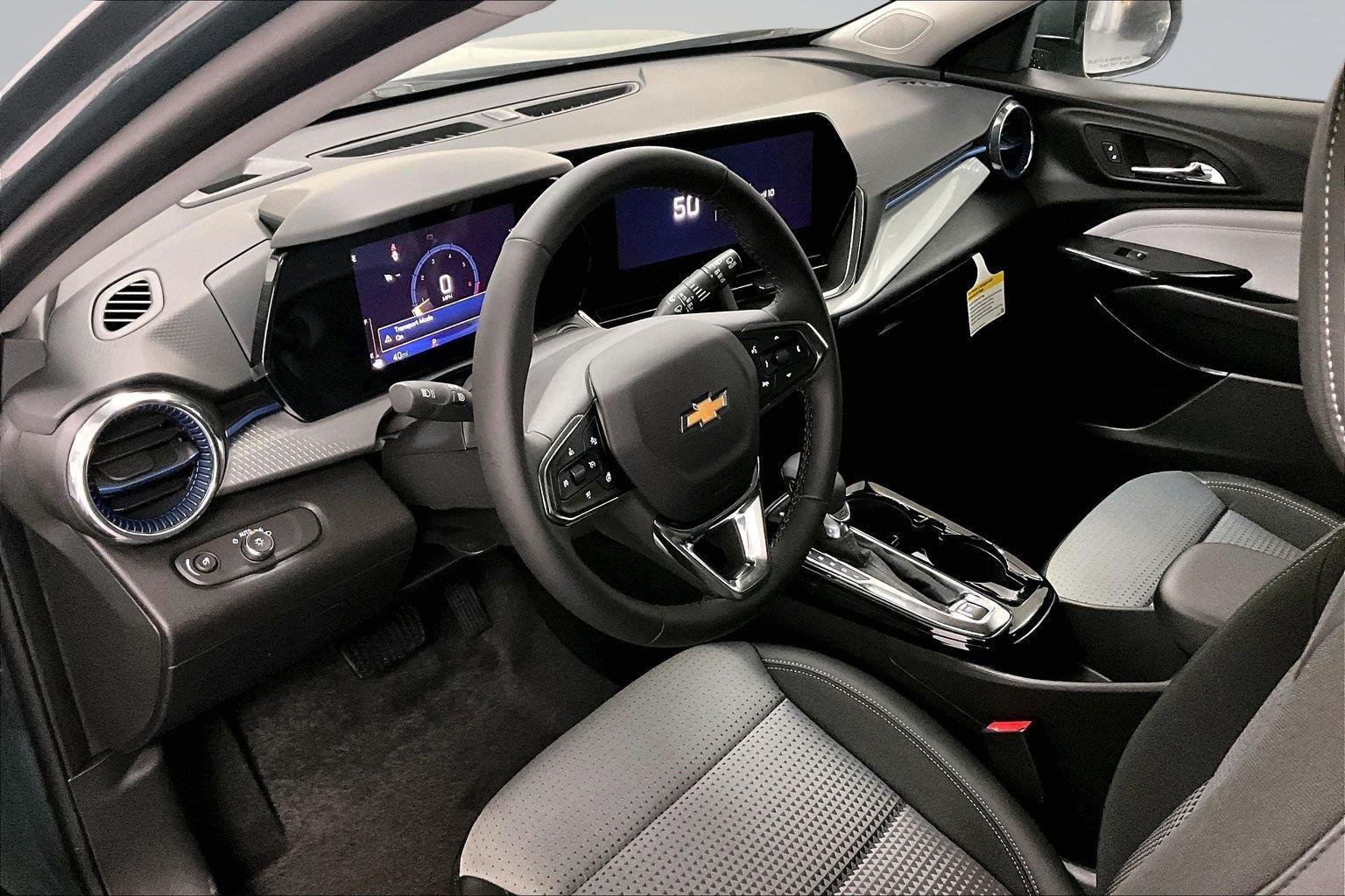 Used 2025 Cypress Gray Chevrolet LT image 10