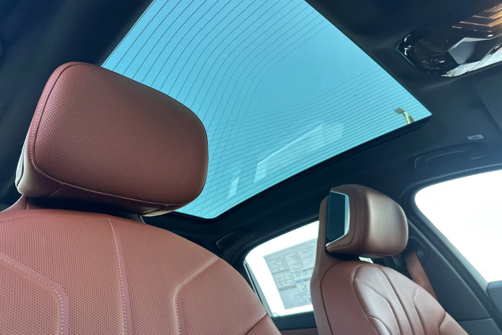 2026 BMW 7 Series 750e - Photo 15