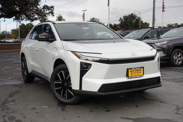New 2026 Wind Chill Pearl <sup>1</sup> Toyota  XLE image 2