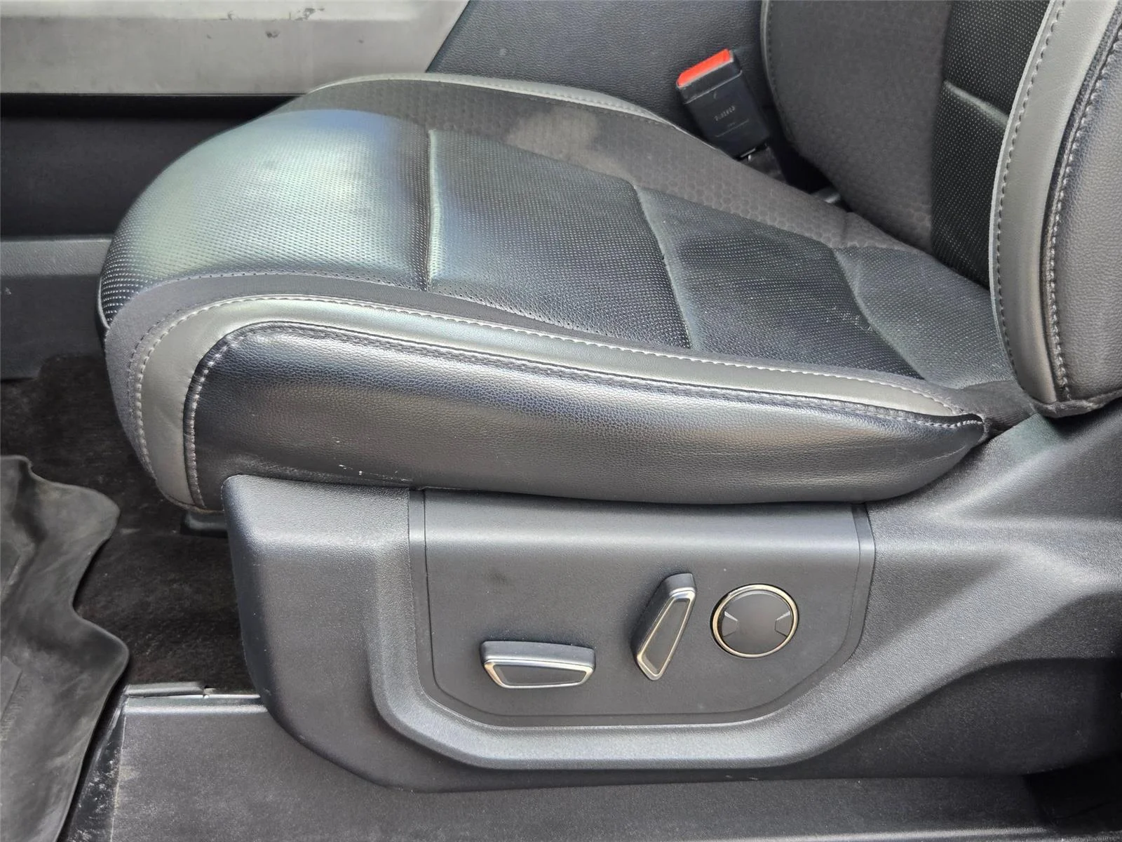 Used 2019 Magnetic Ford Raptor image 29