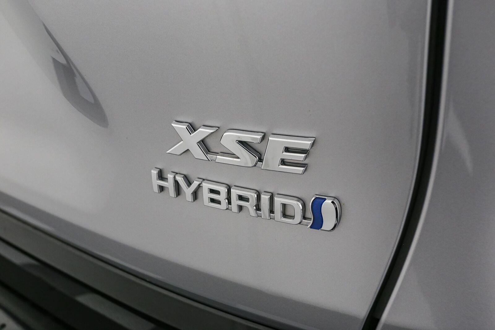 Used 2023 Silver Sky Metallic w/Midnight Black Metallic Roof Toyota XSE image 11