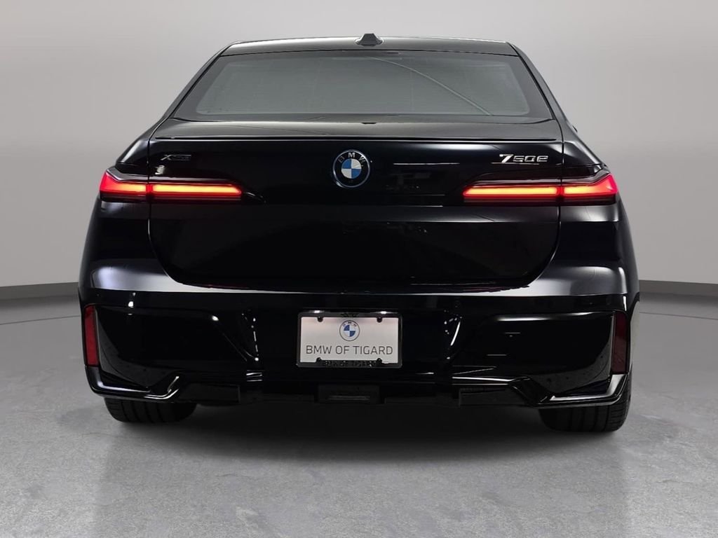 2026 BMW 7 Series 750e - Photo 6