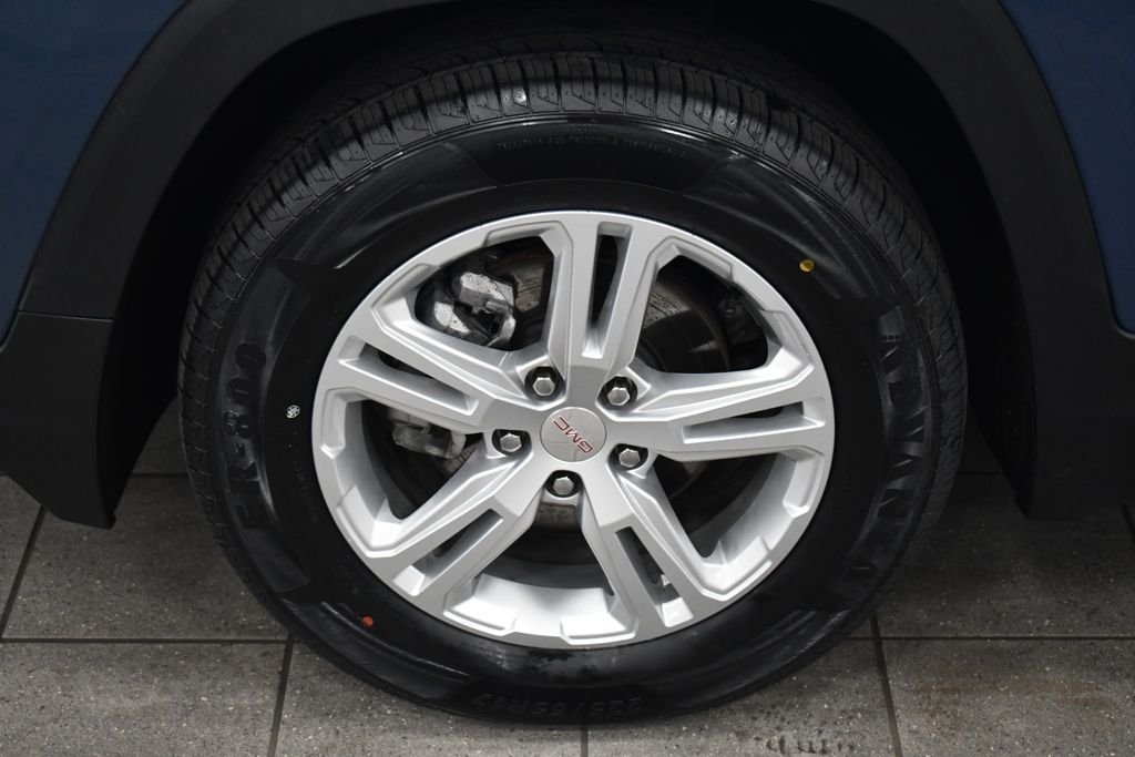 Used 2024 Downpour Metallic GMC SLE image 14