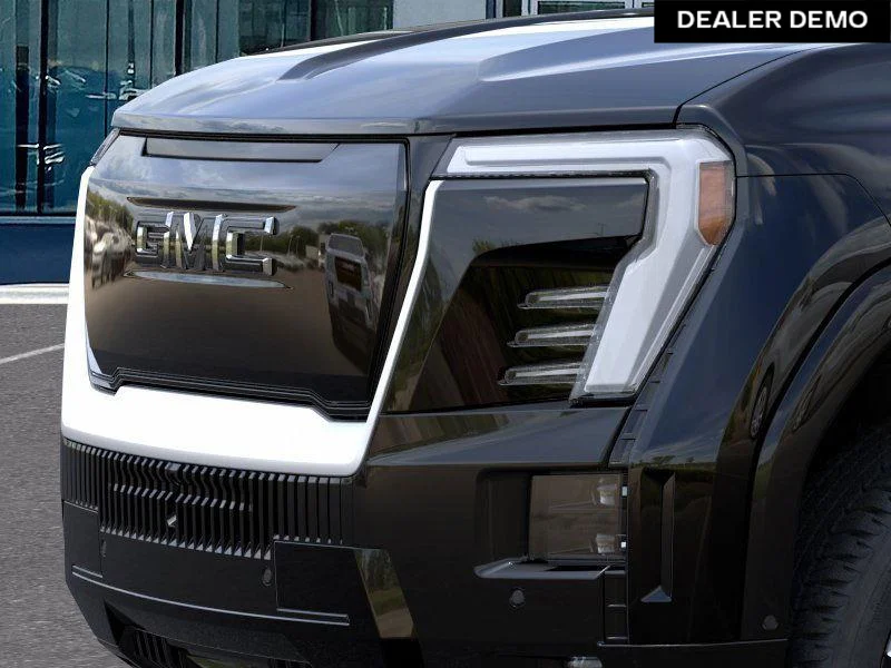 Used 2025  GMC Denali image 13