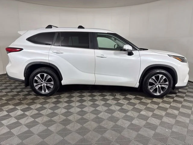 Used 2023 Pearl Toyota XLE image 2