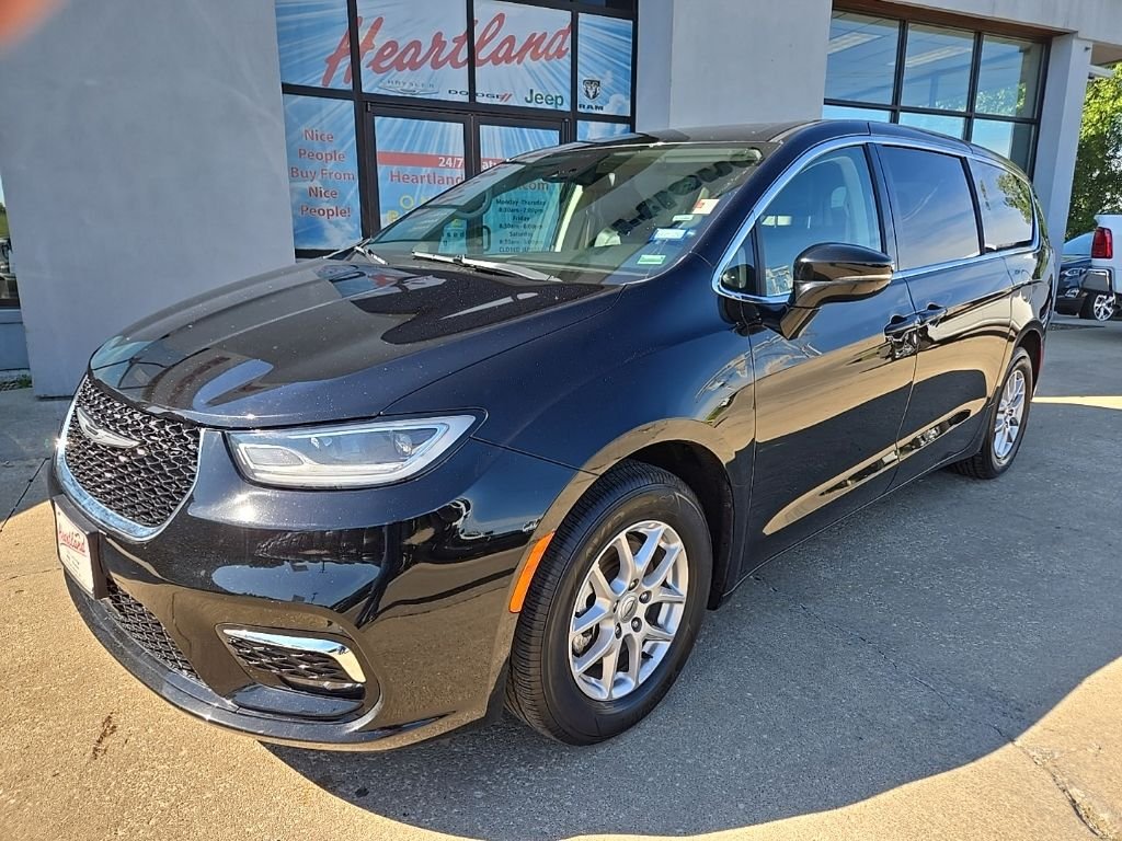 Used 2024 Chrysler Pacifica Touring L with VIN 2C4RC1BG7RR191207 for sale in Kansas City
