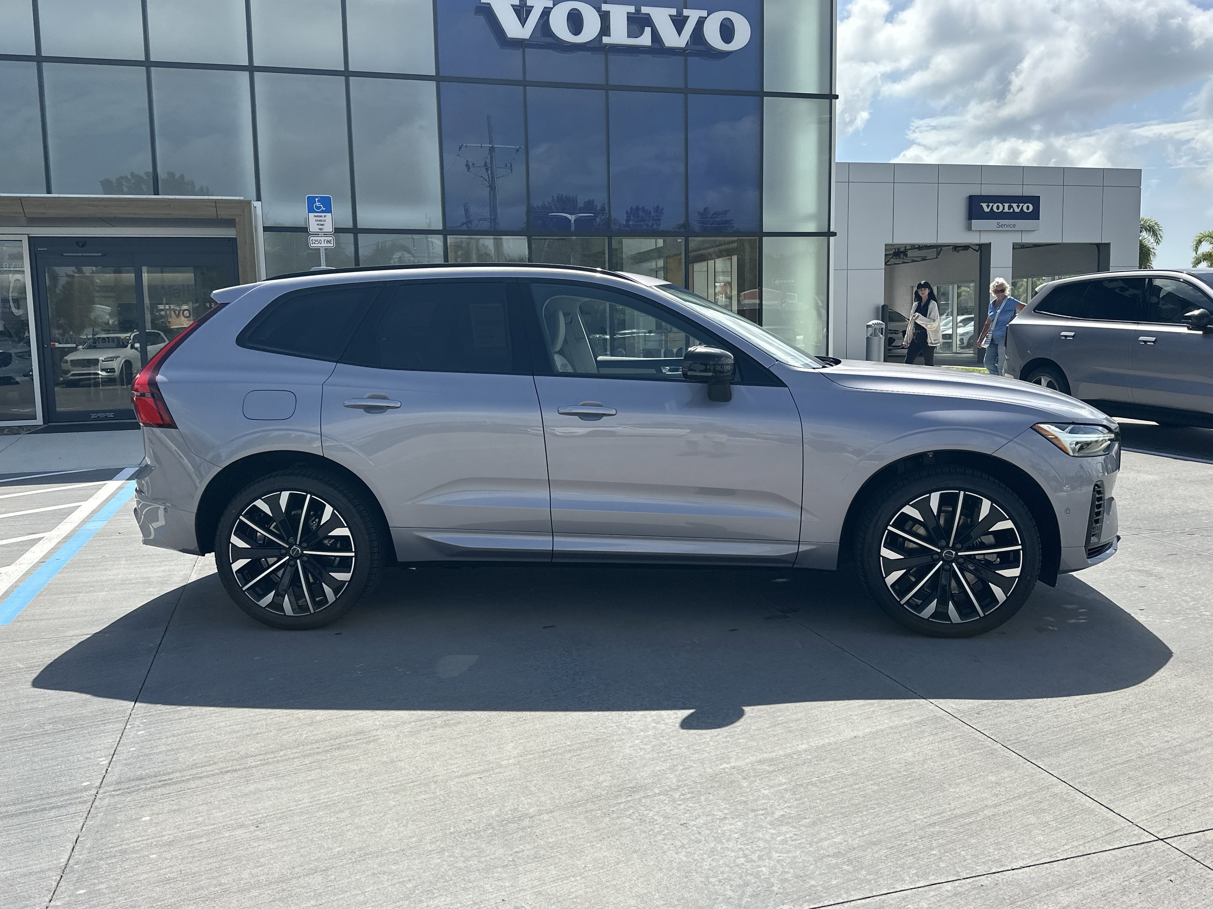 New 2026 Aurora Silver Volvo Ultra image 6