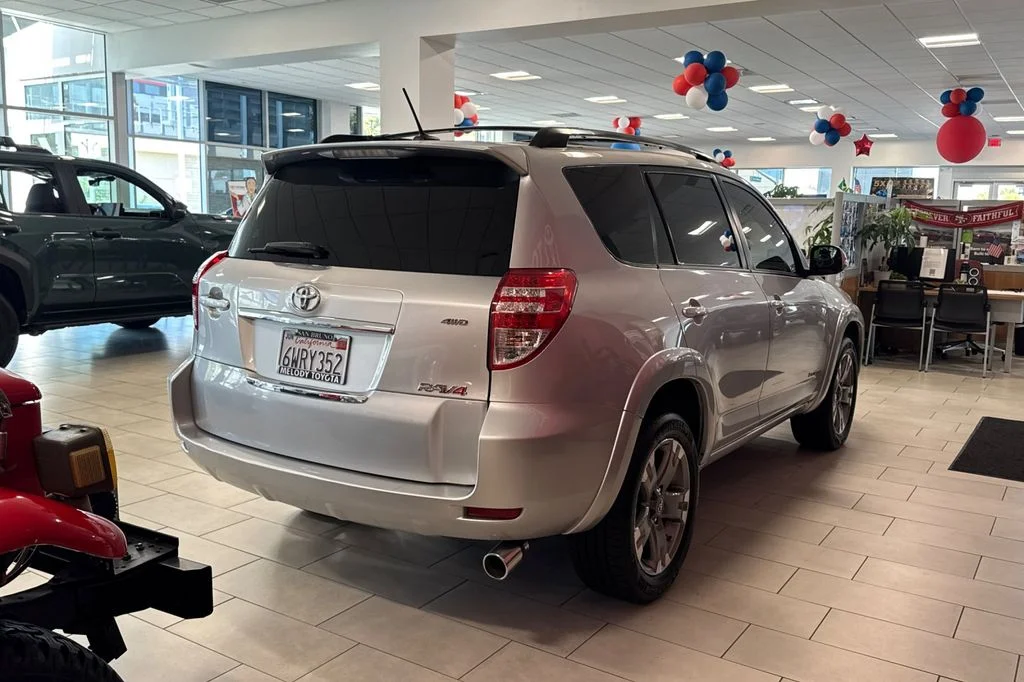 Used 2012 Silver Toyota Sport image 4