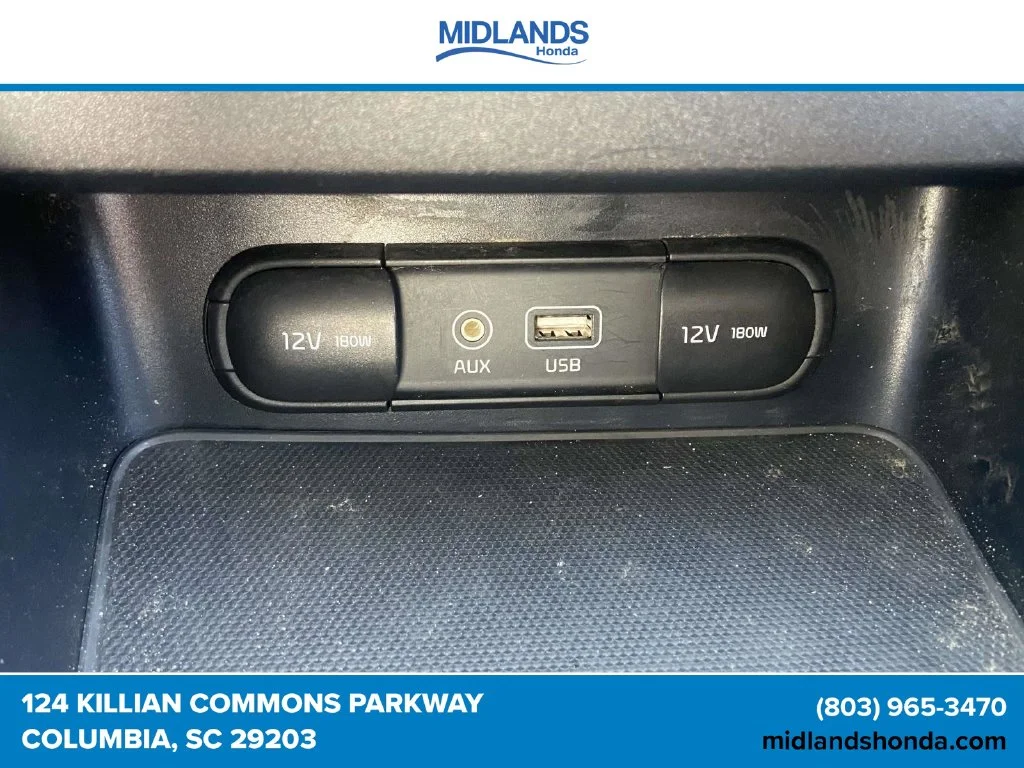 Used 2021 Snow White Pearl Kia LXS image 24