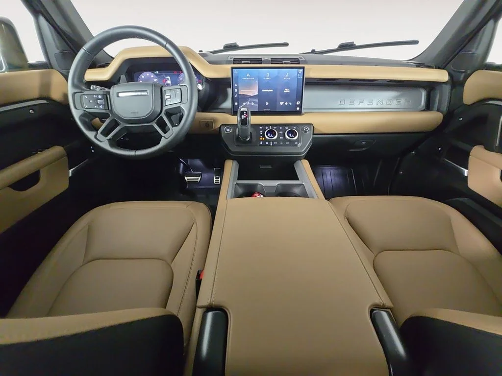 Used 2025 Gray Land Rover V8 image 10