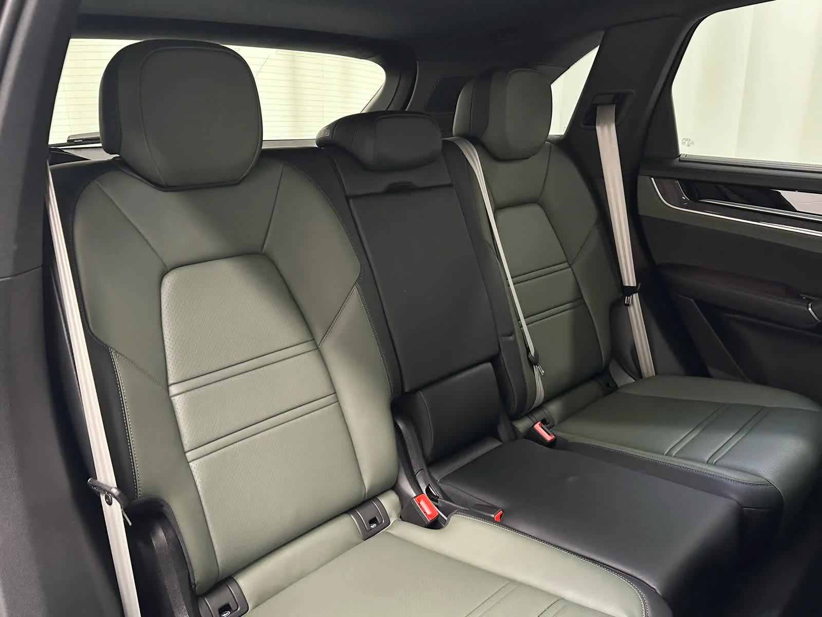 Used 2025 Quartzite Grey Metallic Porsche S image 22