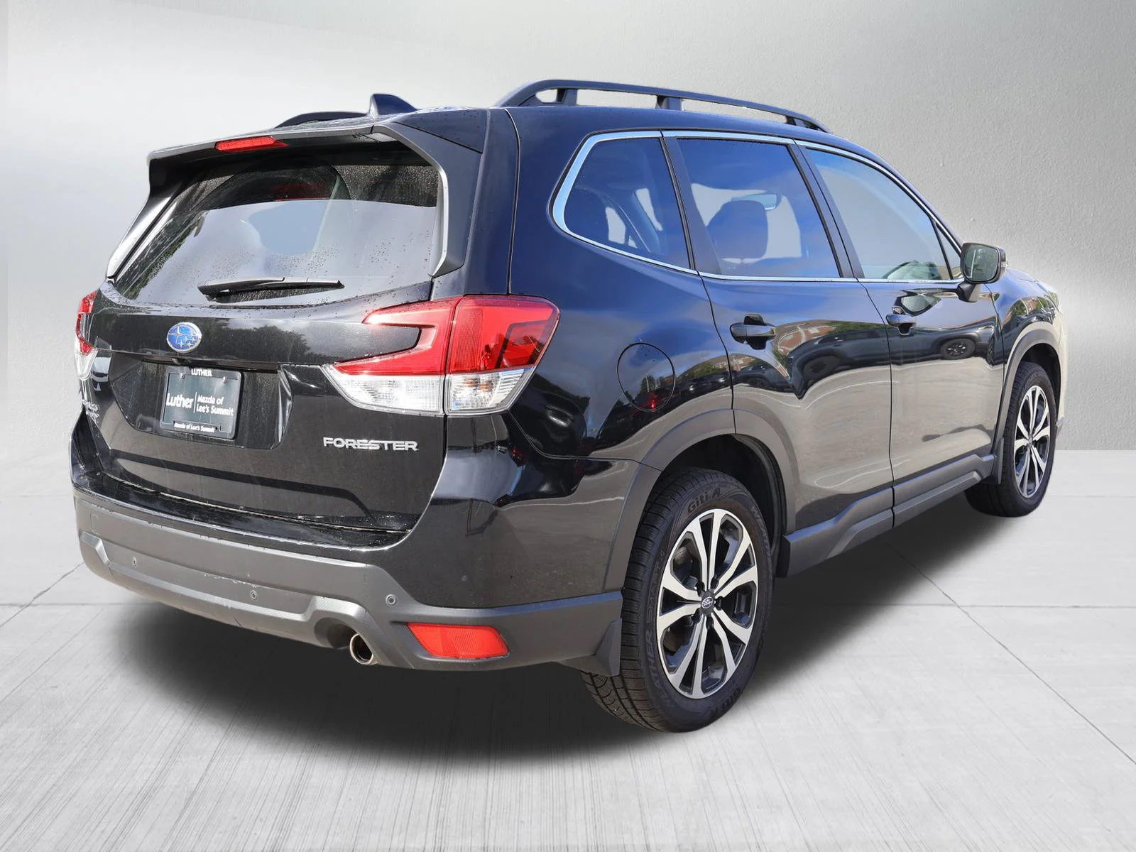 Used 2023 Crystal Black Silica Subaru Limited image 7