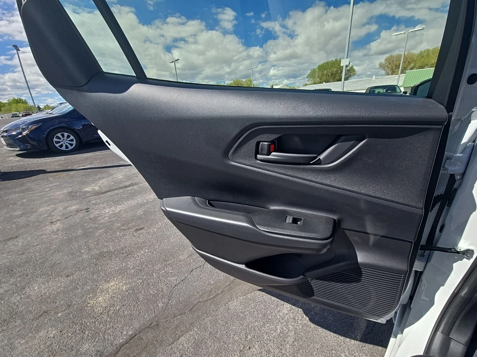 New 2025 Wind Chill Pearl Toyota SE image 28