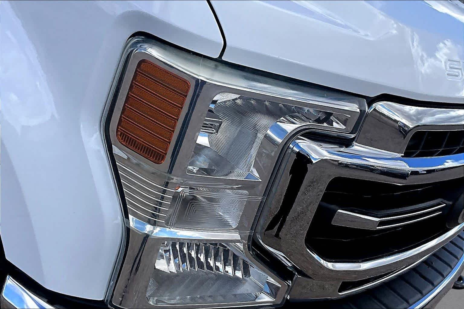 Used 2022 Oxford White Ford LARIAT image 25
