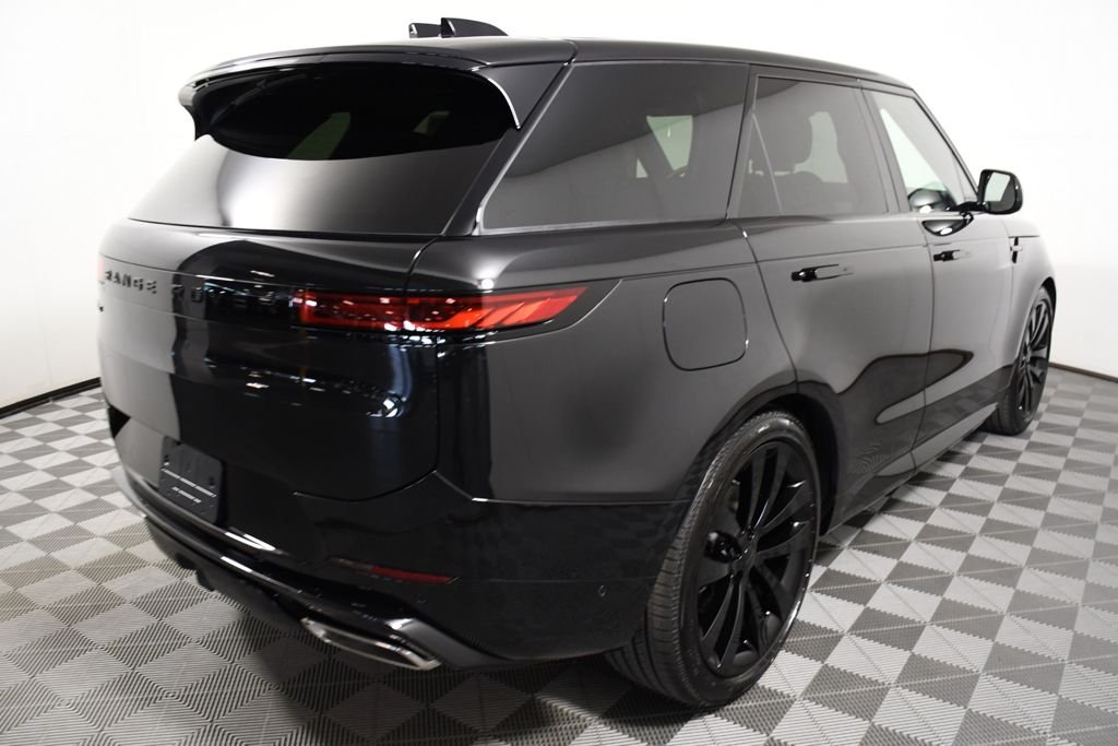New 2026 Santorini Blk Land Rover Dynamic SE image 6