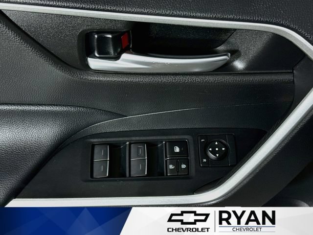 Used 2024  Toyota Hybrid SE image 18