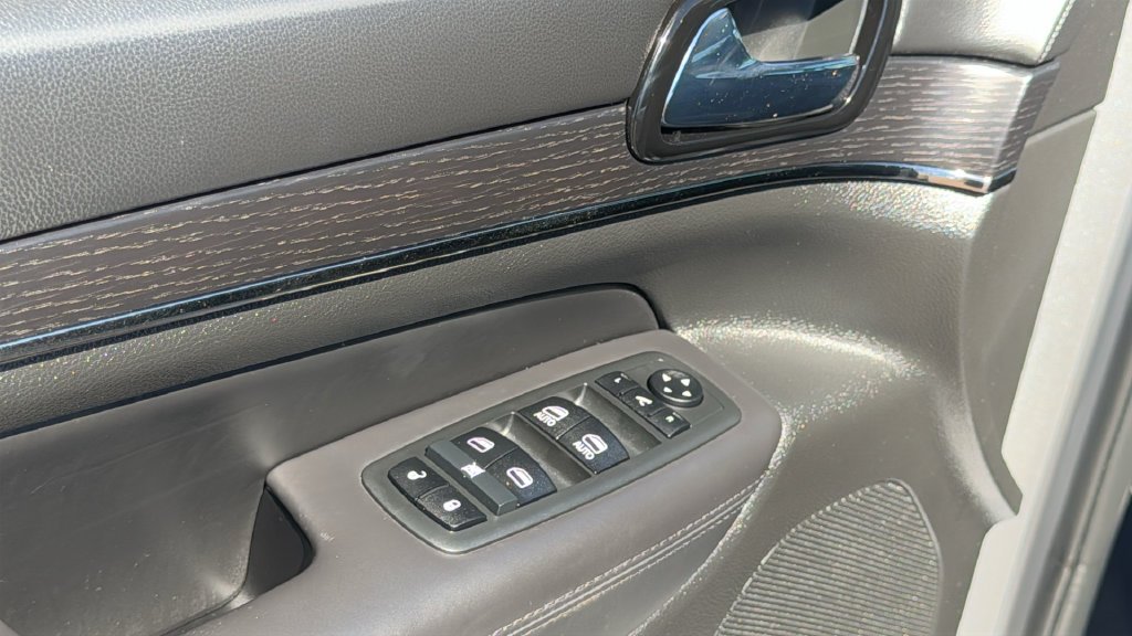 Used 2021 Silver Jeep Overland image 25