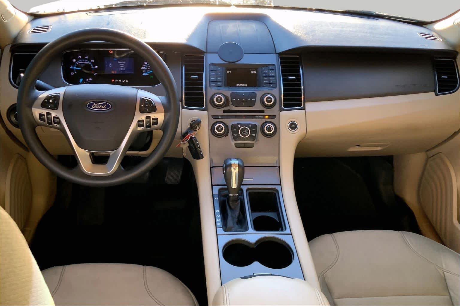 Used 2017 Oxford White Ford SE image 14