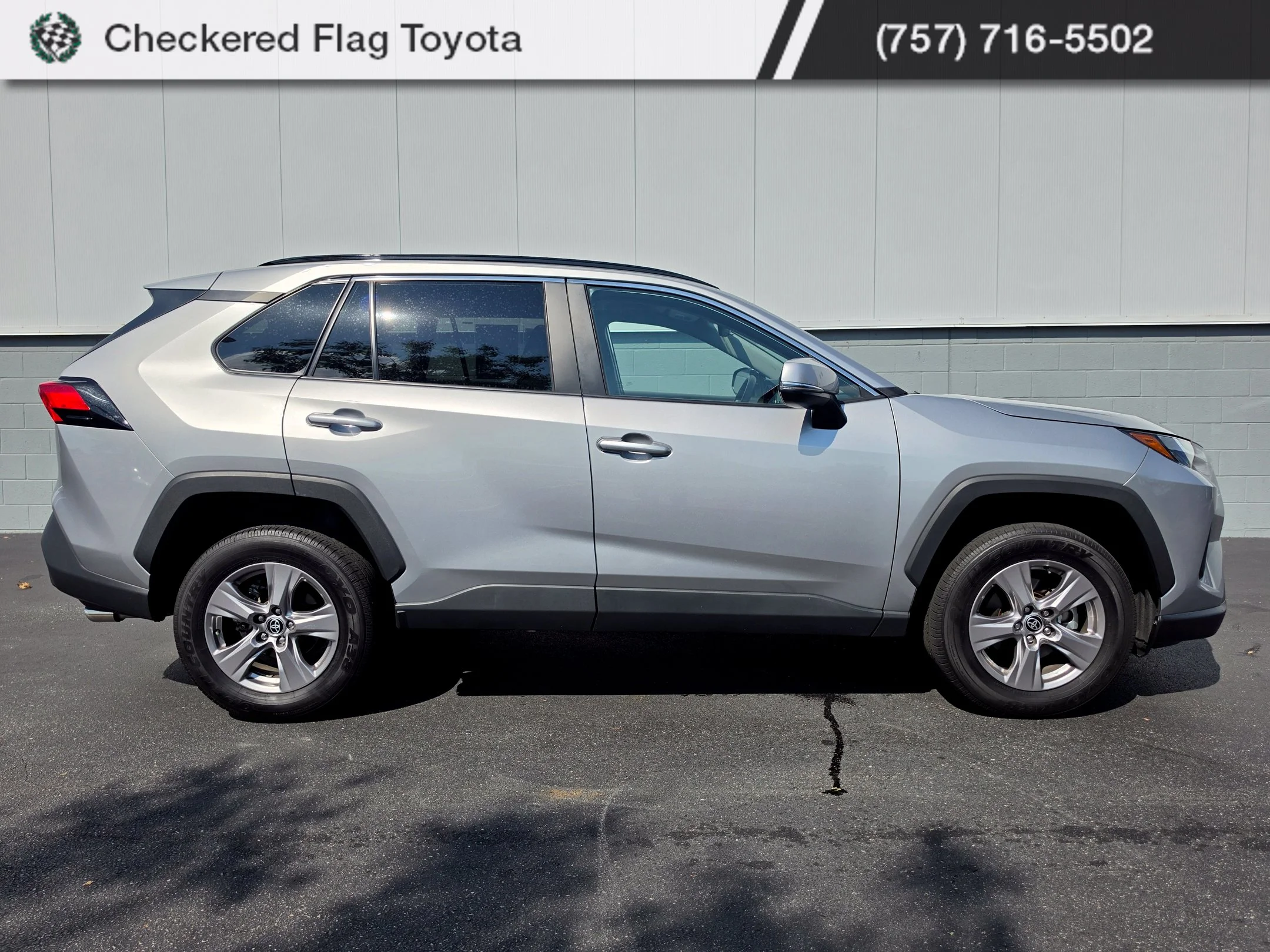 Used 2025 Silver Sky Metallic Toyota XLE image 6