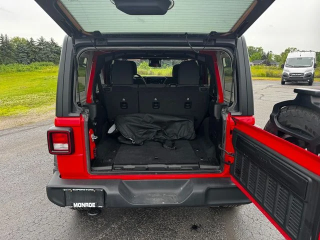 Used 2024 Red Jeep Sport S image 17