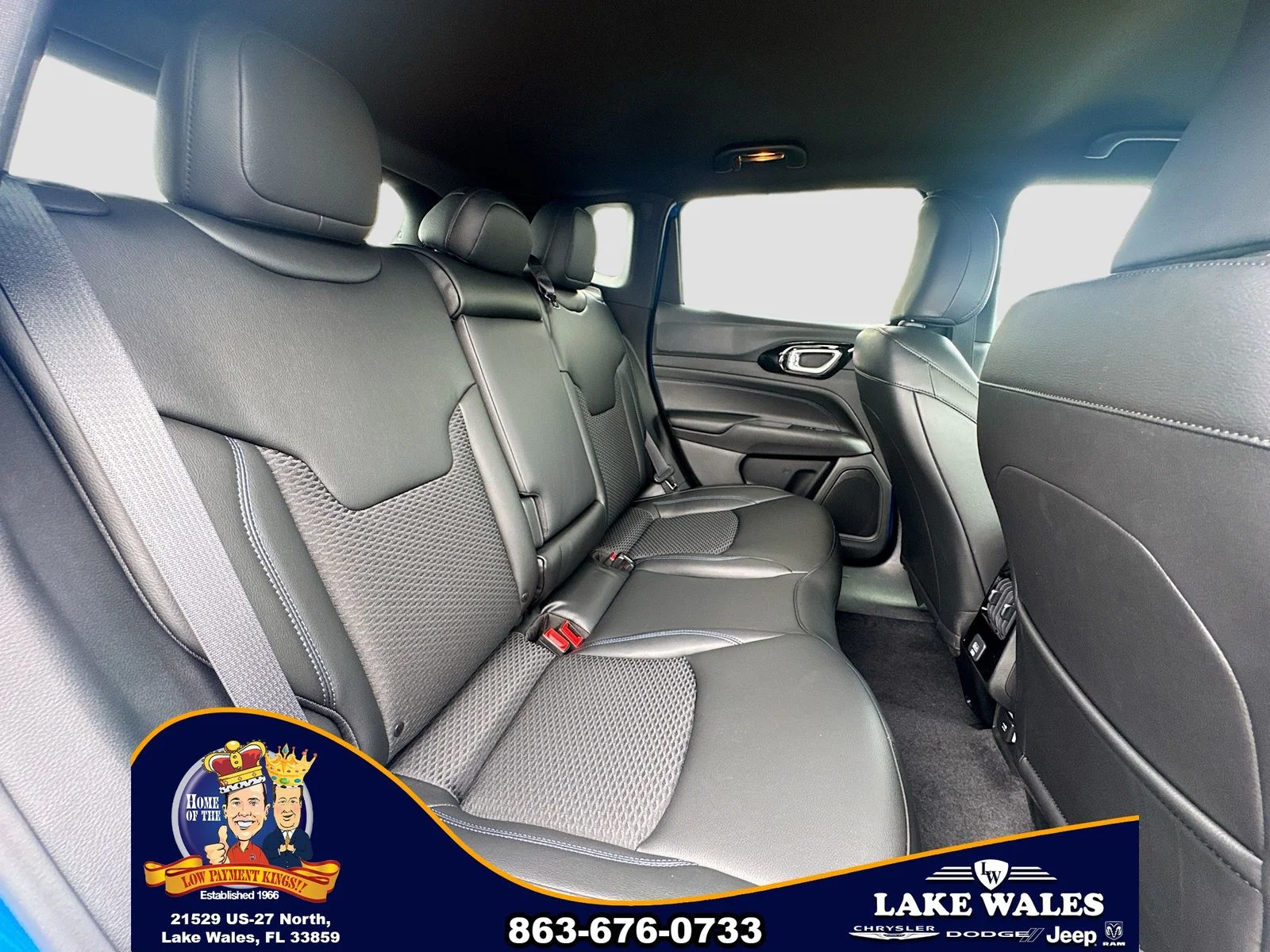 New 2026 Hydro Blue Pearl-Coat Exterior Paint Jeep Latitude image 25