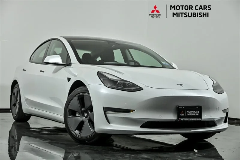 2021 Tesla Model 3 Standard Range Plus's photo