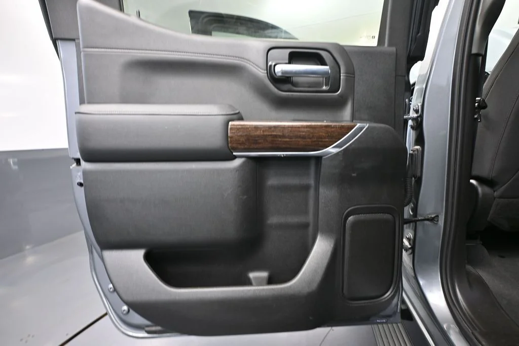 Used 2021 Silver GMC Elevation image 41