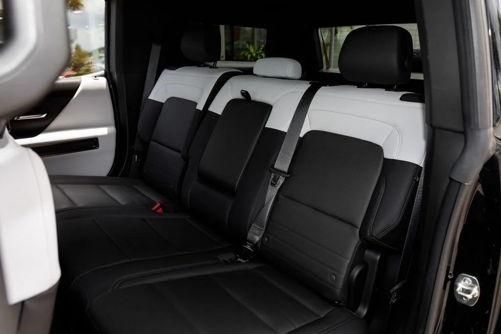 Used 2025 Black GMC 2X image 19