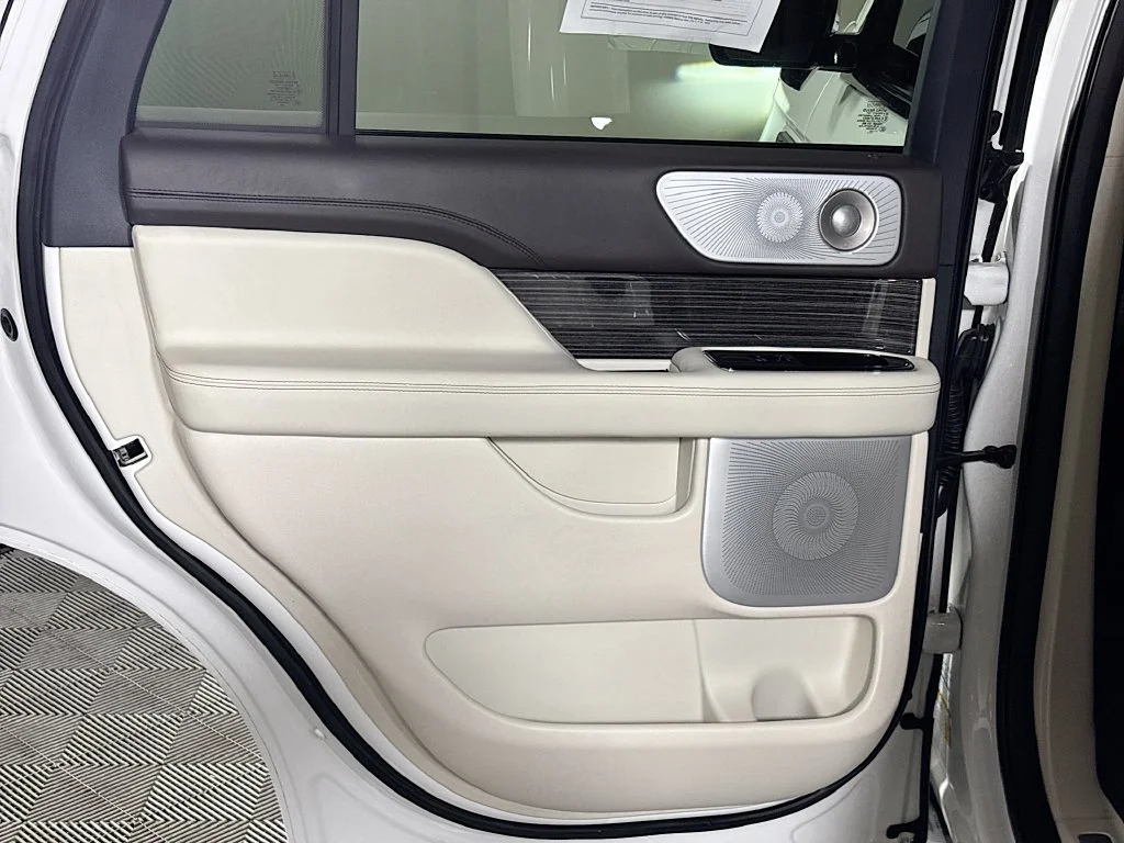 Used 2023 White Lincoln Black Label image 20