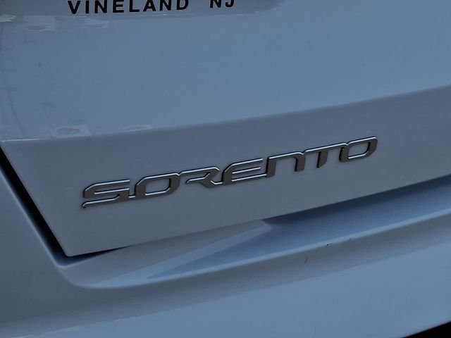 Used 2023 White Kia S image 32